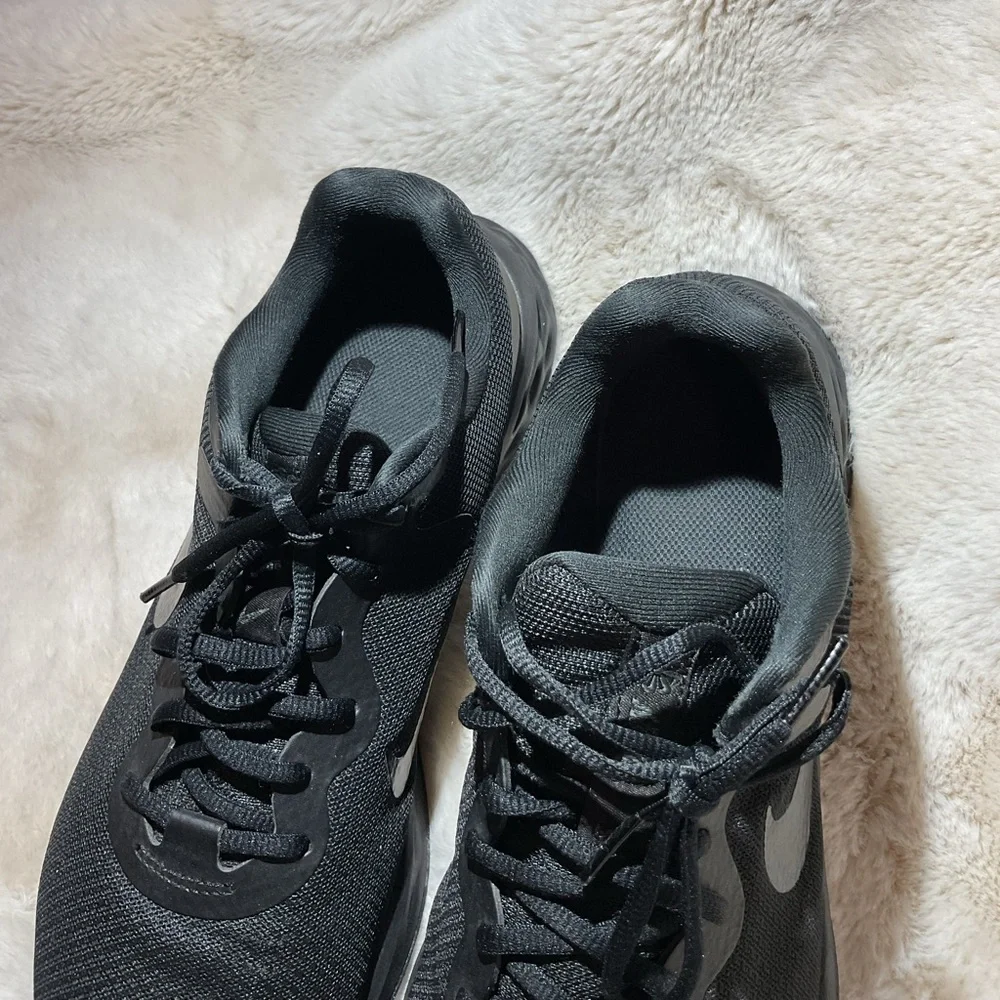 Nike men’s revolution 6 road running